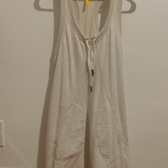 Sporty dress by Lole, great for lounging. - Picture 2 of 3